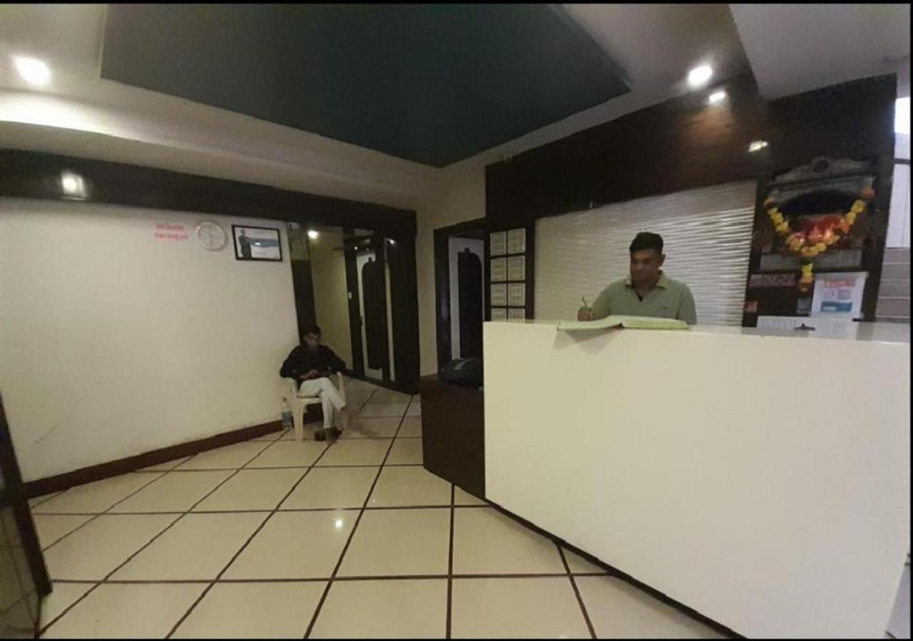 Hotel Sai Ganesh Lodging & Boarding By Wb Inn Titwala Esterno foto