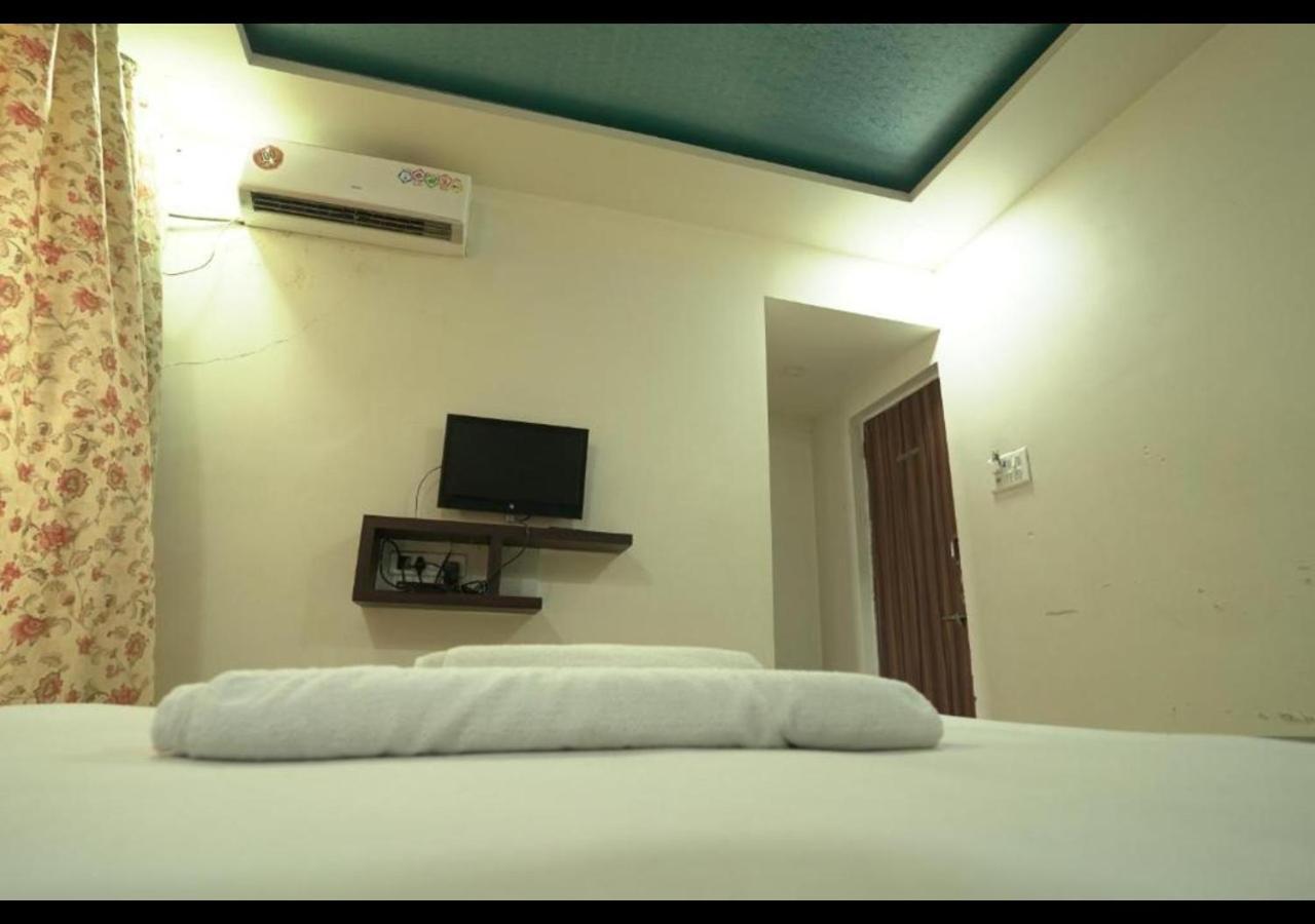 Hotel Sai Ganesh Lodging & Boarding By Wb Inn Titwala Esterno foto